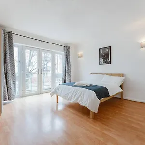 https://first-floor-room.brighton-hotels-england.com
